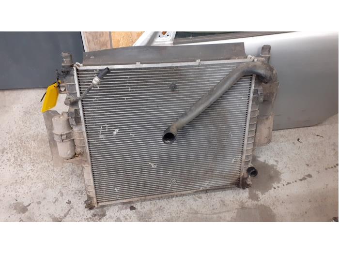 Kylare från en Mercedes-Benz ML I (163) 270 2.7 CDI 20V 2001