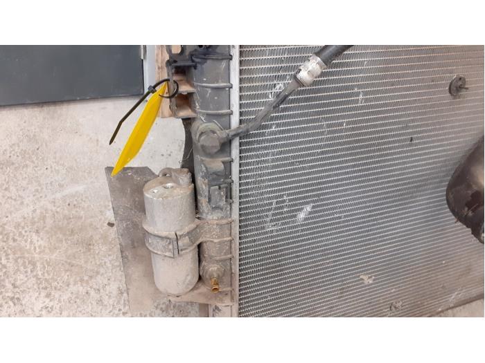 Kylare från en Mercedes-Benz ML I (163) 270 2.7 CDI 20V 2001