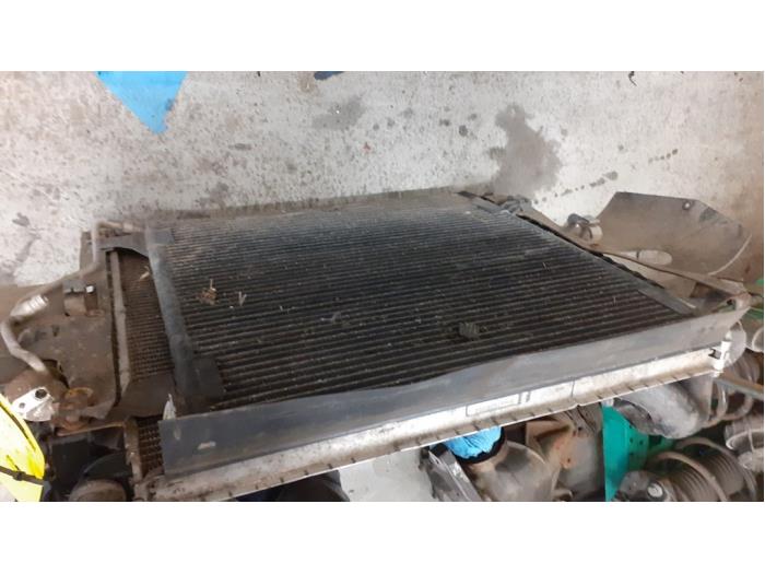 Kylare från en Mercedes-Benz ML I (163) 270 2.7 CDI 20V 2001