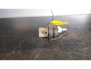 Gebruikte Brandstof Drukregelaar Mercedes SLK (R170) 2.0 200 16V Prijs op aanvraag aangeboden door Tijdeman Mercedes Onderdelen