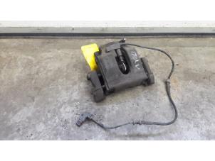 Gebruikte Remklauw (Tang) links-voor Mercedes SLK (R170) 2.0 200 16V Prijs op aanvraag aangeboden door Tijdeman Mercedes Onderdelen