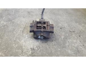 Gebruikte Remklauw (Tang) links-achter Mercedes SLK (R170) 2.0 200 16V Prijs op aanvraag aangeboden door Tijdeman Mercedes Onderdelen