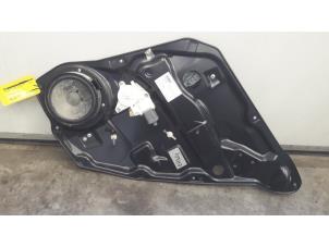 Begagnade Fönstermekanism för bakre dörr, 4-dörrars, höger Mercedes ML II (164/4JG) 3.0 ML-280 CDI 4-Matic V6 24V Pris på förfrågan erbjuds av Tijdeman Mercedes Onderdelen