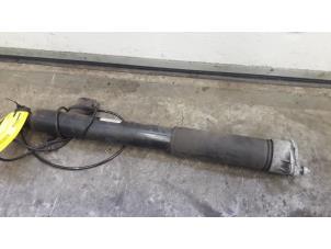 Używane Amortyzator prawy tyl Mercedes C (W204) 2.2 C-220 CDI 16V Cena na żądanie oferowane przez Tijdeman Mercedes Onderdelen