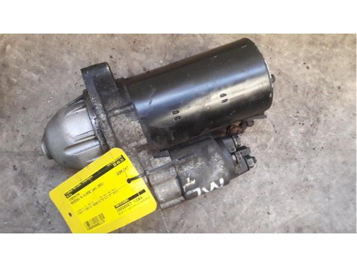 Startmotor från en Mercedes-Benz ML I (163) 270 2.7 CDI 20V 2002