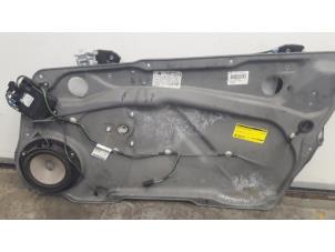 Begagnade Fönstermekanism, 2-dörrars, höger fram Mercedes A (W169) 1.5 A-150 5-Drs. Pris € 35,00 Marginaltabell erbjuds av Tijdeman Mercedes Onderdelen