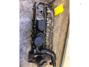 Używane Pokrywa zaworów Mercedes Sprinter 3,5t (906.63) 309 CDI 16V Cena € 119,79 Z VAT oferowane przez Tijdeman Mercedes Onderdelen