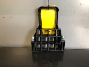 Begagnade Batterilåda Mercedes A (W169) 1.7 A-170 5-Drs. Pris € 15,00 Marginaltabell erbjuds av Tijdeman Mercedes Onderdelen