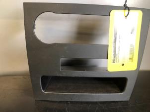 Begagnade Förvaringsfack Mercedes A (W169) 1.7 A-170 5-Drs. Pris på förfrågan erbjuds av Tijdeman Mercedes Onderdelen