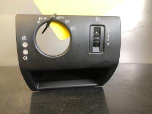 Begagnade Förvaringsfack Mercedes A (W169) 1.7 A-170 5-Drs. Pris på förfrågan erbjuds av Tijdeman Mercedes Onderdelen