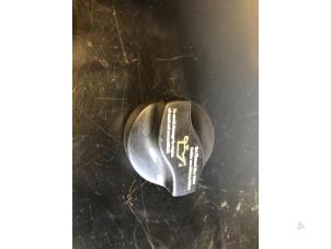 Gebruikte Oliedop Mercedes SLK (R170) 2.0 200 16V Prijs op aanvraag aangeboden door Tijdeman Mercedes Onderdelen