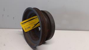 Gebruikte Krukas Poelie Mercedes CLK (C208) 2.0 200K Evo 16V Prijs op aanvraag aangeboden door Tijdeman Mercedes Onderdelen