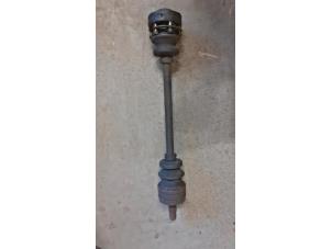 Gebruikte Aandrijfas rechts-achter Mercedes CLK (C208) 2.0 200 16V Prijs € 55,00 Margeregeling aangeboden door Tijdeman Mercedes Onderdelen