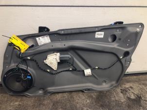 Begagnade Fönstermekanism, 2-dörrars, höger fram Mercedes A (W169) 2.0 A-160 CDI 16V Pris på förfrågan erbjuds av Tijdeman Mercedes Onderdelen