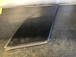 Begagnade A-stolpe, skydd, vänster Mercedes B (W245) 2.0 B-200 CDI 16V Pris på förfrågan erbjuds av Tijdeman Mercedes Onderdelen