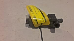 Begagnade Extra vattenpump Mercedes CLK (R209) 3.0 280 V6 18V Pris € 30,00 Marginaltabell erbjuds av Tijdeman Mercedes Onderdelen