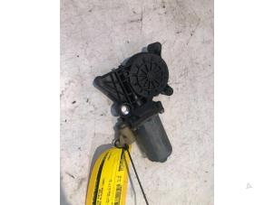 Gebruikte Motor electrisch raam Mercedes ML I (163) 270 2.7 CDI 20V Prijs € 30,00 Margeregeling aangeboden door Tijdeman Mercedes Onderdelen