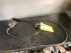 Begagnade Låsmekanism, motorhuv Mercedes C Estate (S204) 2.2 C-200 CDI 16V . Pris på förfrågan erbjuds av Tijdeman Mercedes Onderdelen