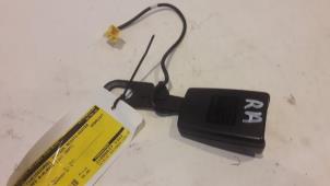 Begagnade Bakre bältesspänne, höger Mercedes A (W169) 1.7 A-170 5-Drs. Pris € 30,01 Marginaltabell erbjuds av Tijdeman Mercedes Onderdelen