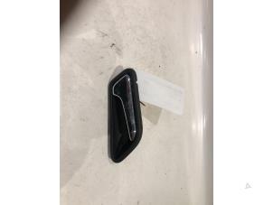 Begagnade Dörrhandtag, 4-dörrars, höger fram Mercedes B (W245) 1.7 B-170 16V Pris € 30,00 Marginaltabell erbjuds av Tijdeman Mercedes Onderdelen