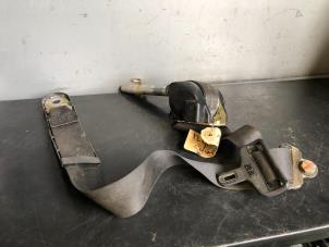 Gebruikte Veiligheidsgordel rechts-voor Mercedes E (C124) 2.0 200 CE 16V Prijs op aanvraag aangeboden door Tijdeman Mercedes Onderdelen