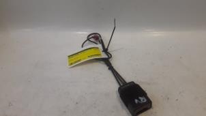 Begagnade Främre bältesspänne, vänster Mercedes A (W169) 1.7 A-170 5-Drs. Pris € 30,01 Marginaltabell erbjuds av Tijdeman Mercedes Onderdelen