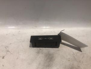 Begagnade USB-modul Mercedes C (C205) C-180 1.6 16V Pris € 25,00 Marginaltabell erbjuds av Tijdeman Mercedes Onderdelen