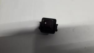 Gebruikte Cabriodak Bediening Mercedes SLK (R170) 2.0 200 16V Prijs € 20,00 Margeregeling aangeboden door Tijdeman Mercedes Onderdelen