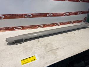 Begagnade Skydd, bagageutrymme Mercedes B (W245) 2.0 B-200 16V Turbo Pris € 75,00 Marginaltabell erbjuds av Tijdeman Mercedes Onderdelen