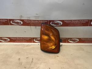 Nieuwe Knipperlichtglas rechts Mercedes E (W124) 2.0 200 E Prijs € 36,30 Inclusief btw aangeboden door Tijdeman Mercedes Onderdelen
