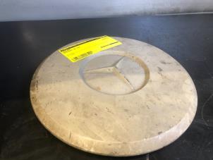 Używane Kolpak Mercedes MB 100 Cena € 36,30 Z VAT oferowane przez Tijdeman Mercedes Onderdelen