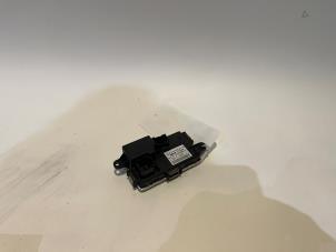 Gebruikte Kachel Weerstand Mercedes C Estate (S204) 1.8 C-180 CGI 16V Prijs € 41,00 Margeregeling aangeboden door Tijdeman Mercedes Onderdelen