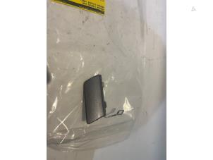 Begagnade Skydd, främre dragögla Mercedes B (W245) 1.7 B-170 16V Pris € 25,00 Marginaltabell erbjuds av Tijdeman Mercedes Onderdelen