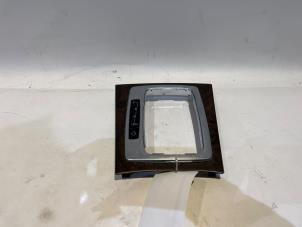 Gebruikte Middenconsoles Mercedes C Estate (S204) 1.8 C-180 CGI 16V Prijs € 30,00 Margeregeling aangeboden door Tijdeman Mercedes Onderdelen