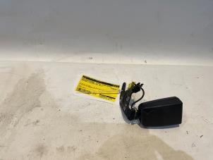 Gebruikte Veiligheidsgordel Insteek midden-achter Mercedes C Estate (S204) 1.8 C-180 CGI 16V Prijs € 25,00 Margeregeling aangeboden door Tijdeman Mercedes Onderdelen