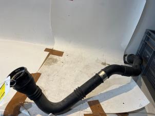 Gebruikte Intercooler Buis Mercedes Citan (415.6) 1.5 108 CDI Euro 6 Prijs € 36,30 Inclusief btw aangeboden door Tijdeman Mercedes Onderdelen