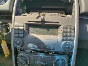 Gebrauchte Navigeringssystem Mercedes B (W245) 2.0 B-180 CDI 16V Preis € 175,00 Margenregelung angeboten von Tijdeman Mercedes Onderdelen