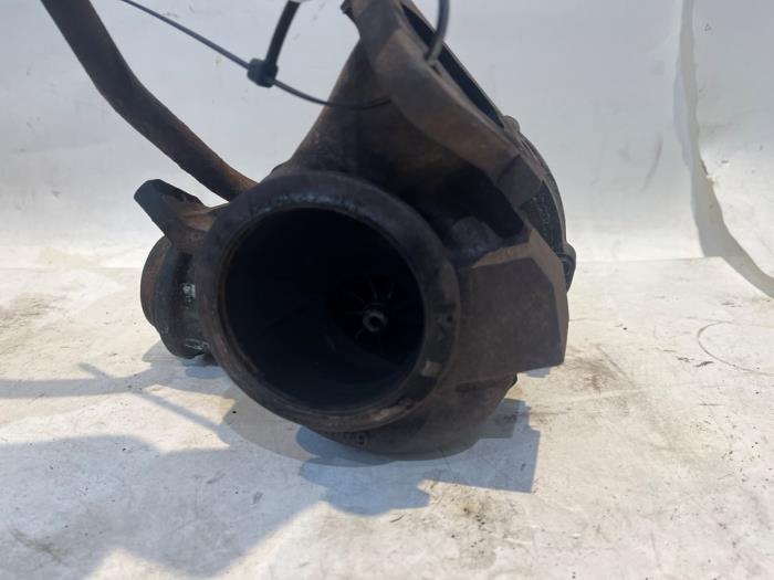 Turbo från en Mercedes-Benz Sprinter 3t (903) 311 CDI 16V 2003