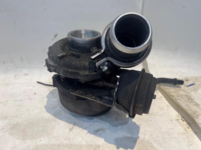 Turbo från en Mercedes-Benz Sprinter 3t (903) 311 CDI 16V 2003