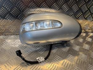 Begagnade Skärmspegel, höger Mercedes ML II (164/4JG) 3.0 ML-320 CDI 4-Matic V6 24V Pris € 189,00 Marginaltabell erbjuds av Tijdeman Mercedes Onderdelen