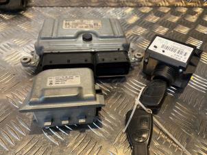 Begagnade Tändningslås + dator Mercedes A (W169) 2.0 A-160 CDI 16V 3-Drs. Pris € 200,00 Marginaltabell erbjuds av Tijdeman Mercedes Onderdelen