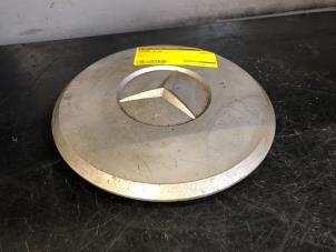 Używane Kolpak Mercedes MB 100D (631/643) Cena € 36,30 Z VAT oferowane przez Tijdeman Mercedes Onderdelen