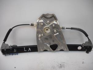 Begagnade Fönstermekanism, 2-dörrars, vänster bak Mercedes S (W220) 5.0 S-500 V8 24V Pris € 40,00 Marginaltabell erbjuds av Tijdeman Mercedes Onderdelen