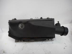 Begagnade Luftfilterhus Mercedes C (W203) 2.2 C-200 CDI 16V Pris € 40,00 Marginaltabell erbjuds av Tijdeman Mercedes Onderdelen