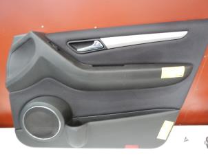 Begagnade List, framdörr, 4-dörrars, höger Mercedes B (W245) 1.5 B-150 16V Pris € 40,00 Marginaltabell erbjuds av Tijdeman Mercedes Onderdelen