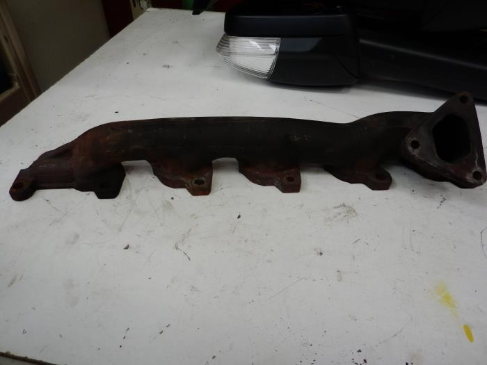 Avgasgrenrör från en Mercedes-Benz E Combi (S210) 2.7 E-270 CDI 20V 2001