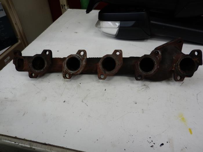 Avgasgrenrör från en Mercedes-Benz E Combi (S210) 2.7 E-270 CDI 20V 2001