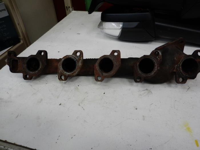 Avgasgrenrör från en Mercedes-Benz ML I (163) 2.7 270 CDI 20V 2002