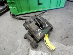 Gebruikte Remklauw (Tang) links-voor Mercedes SLK (R170) 2.0 200 16V Prijs € 35,00 Margeregeling aangeboden door Tijdeman Mercedes Onderdelen