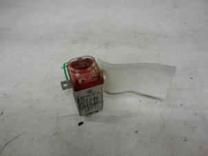 Używane Przekaznik Mercedes E Combi diesel (S124) 2.5 E-250D 20V Cena € 40,00 Procedura marży oferowane przez Tijdeman Mercedes Onderdelen